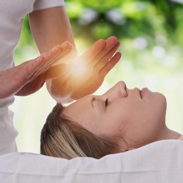 Reiki healing session for energy balance and stress relief